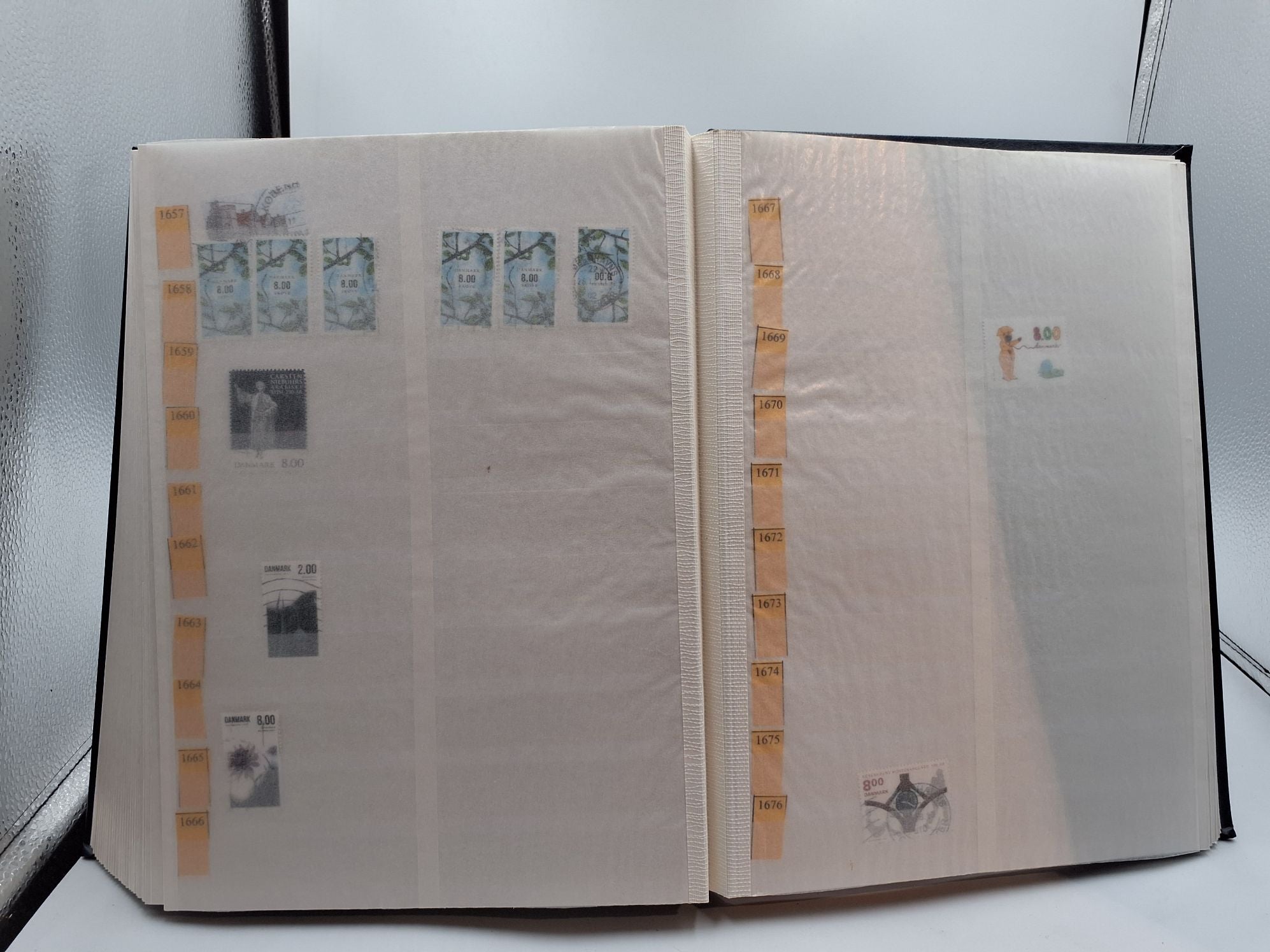 Frimærke album AKA1147-1786 ca 950stk